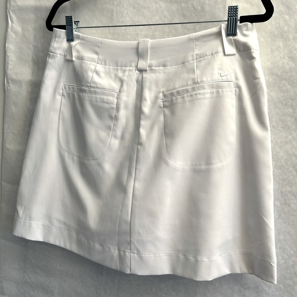 Nike Golf all white skirt skort w/front pockets w/zip & button closure. Sz-8 R12 - Picture 4 of 14
